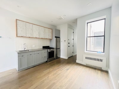 Private room with window, closet in bedstuy 1YEAR Main Photo