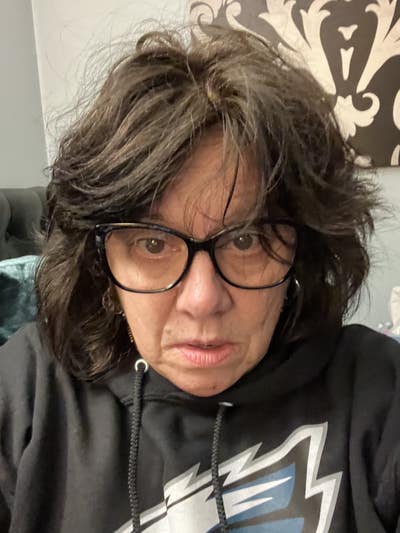 searching for room w private bathroom  Main Photo