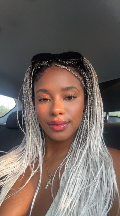 24 year old female looking for Hollywood room Main Photo