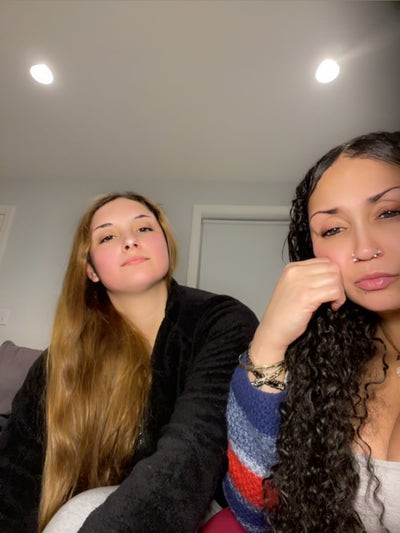 1 room sought by 2 females Main Photo