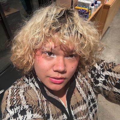 Professional Female seeks a small or large room Main Photo