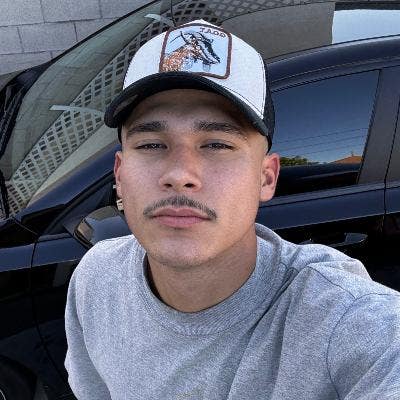 Professional Male seeks a small or large room Main Photo