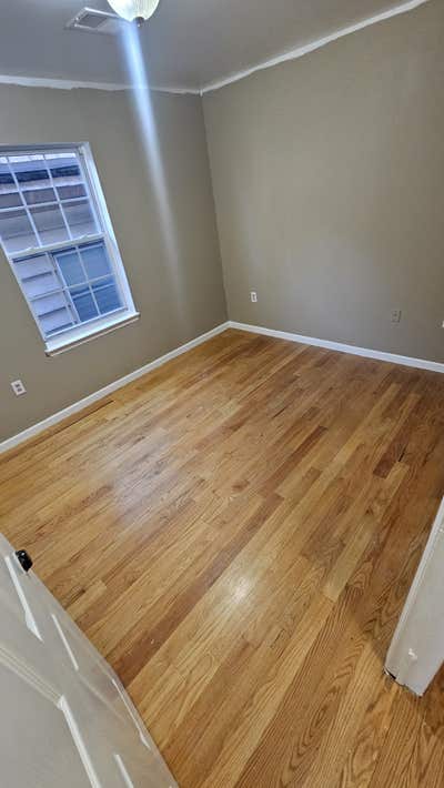 2 rooms available in a 5 bed 2 bath  Main Photo