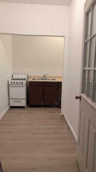 Charming Single Unit for Rent in San Antonio | 404 Main Photo