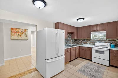 Clean, Secure Home | Close to Downtown Fort Myers  Main Photo