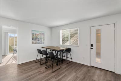 Downtown Phoenix Area | Newer Modern Rooms | Easy  Main Photo