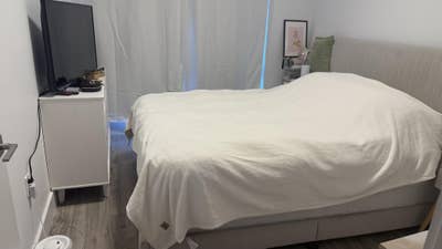 Skyline Views in a Luxe Bldg - bright 1 bd Main Photo