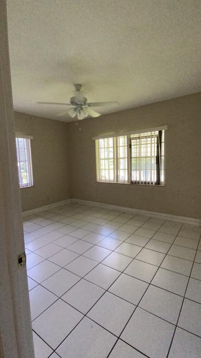 Cozy home living 10min from the beach Main Photo