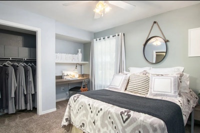 ✨ 4 Bed / 4 Bath Apartment — Private Room Availabl Main Photo