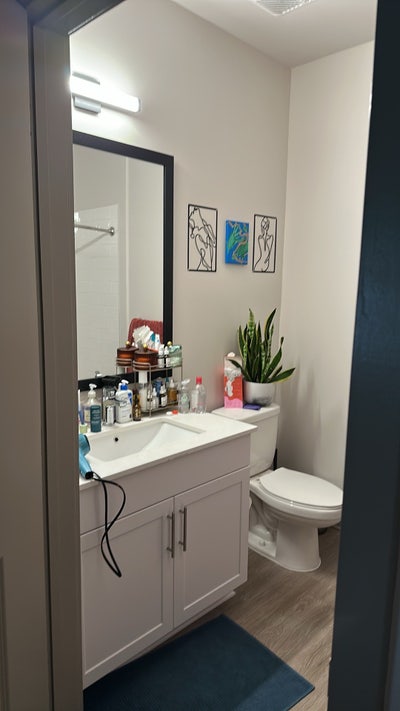 Guest room lease take over Main Photo