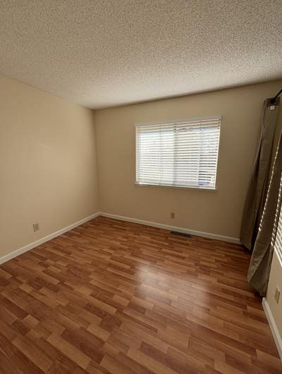 2 Rooms in Cute Townhouse! Main Photo
