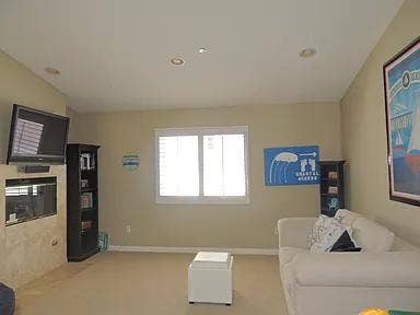 Private midsize room with shared bathroom Main Photo