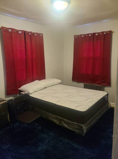 Room for rent 750 Main Photo