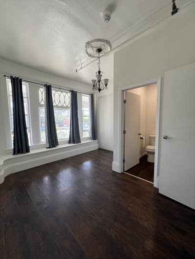 Room with private bathroom in downtown San Jose Main Photo