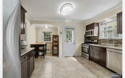 Furnished room with private bathroom in a house  Main Photo