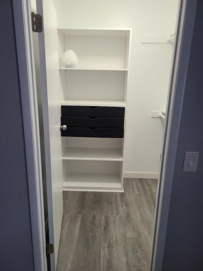 Large room with walking closet  Main Photo