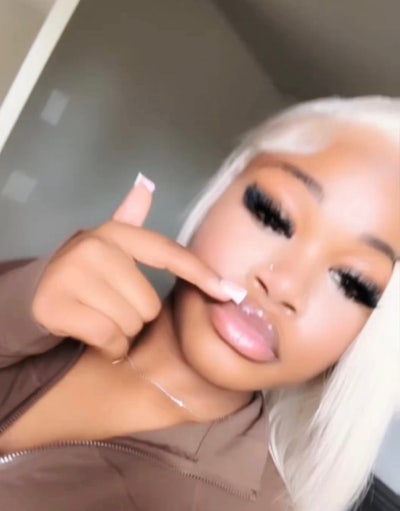 Female, 19, Wants Room, Sept, Budget $2000 Main Photo