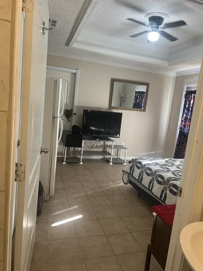 Private room with bathroom Main Photo