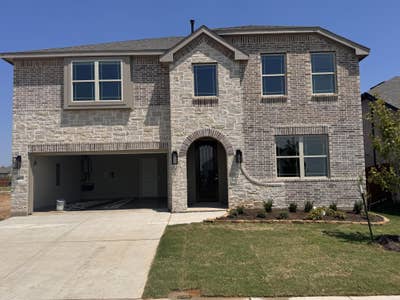 Spacious Room in 5 Bed / 4 Bath Home  Main Photo