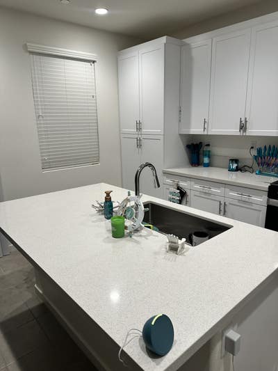 1 Beautiful Bedroom Available Main Photo