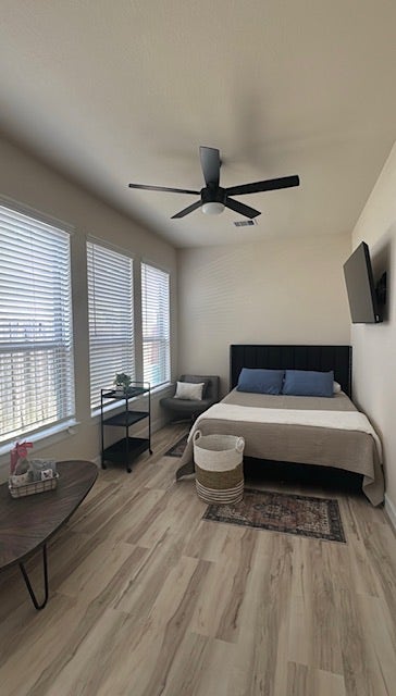 Private Furnished Room in gated Spring Branch Home Main Photo