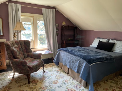 Attic Room Main Photo