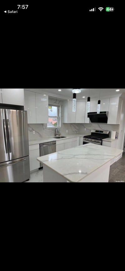 Room in Apartment near LIRR Main Photo