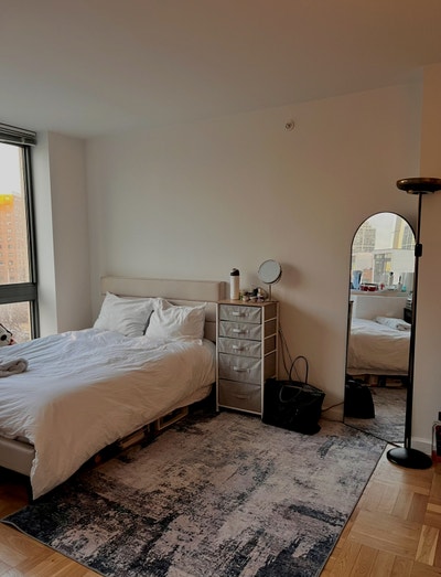 Master Bedroom – Female Roommate Main Photo