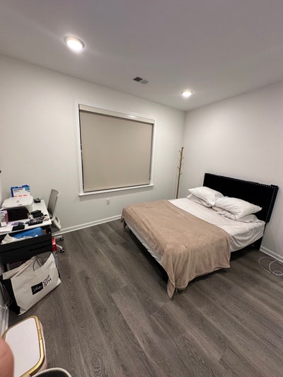 Large room with closet  Main Photo