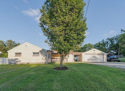 Rooms for rent in a stand alone house  Main Photo