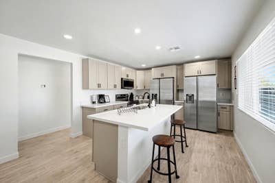 Everything  New! Fully remodeled. Near Light 🚆 Ra Main Photo