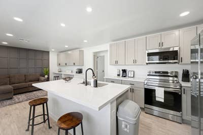 Everything  New! Fully remodeled. Near Light 🚆 Ra Main Photo