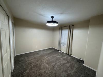 Bedroom for Rent in Shared House - Utilities Incl. Main Photo