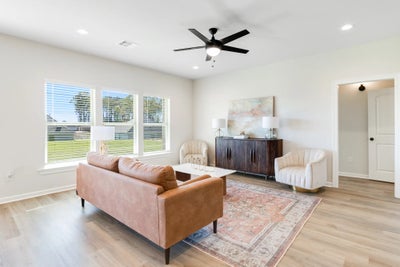 Newly Built Luxurious 3 Bedroom Home!  Main Photo