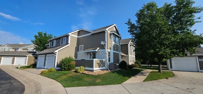 3 Beds, 2.5 Bath Townhome Room for Rent Main Photo