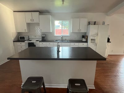 Room for Rent in  Quiet Neighborhood Main Photo