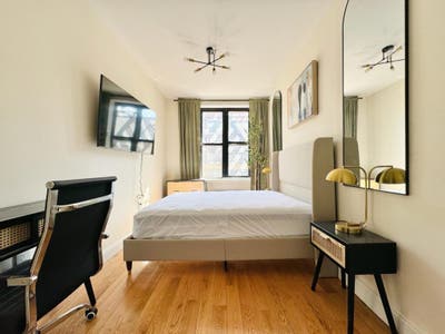 Bright bedroom in prime Crown Heights #651 Main Photo