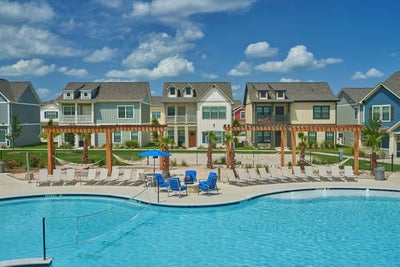 Sub lease available 26-27!! Main Photo