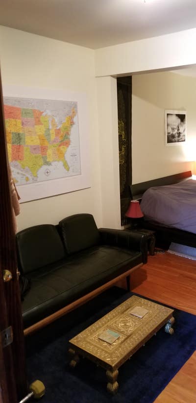 E WBurg Large Room in Clean, Quiet Apt -- April Main Photo