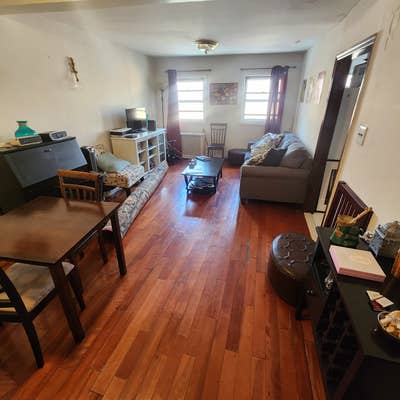 E WBurg Large Room in Clean, Quiet Apt -- 2-Wk Min Main Photo