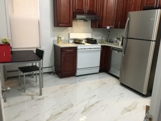 Private Balcony, huge,  Laundry, 2 bath Main Photo