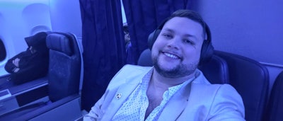 33 y/o gay male airline employee. Will be wor... Main Photo