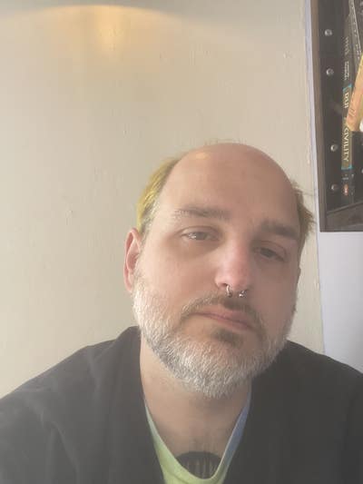 Professional Male seeks a small or large room Main Photo