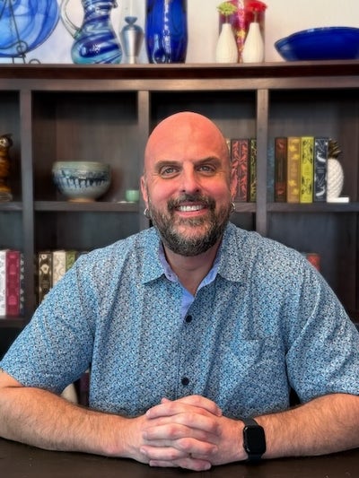 46M Needs Quiet Room DT LA, Pets OK Main Photo