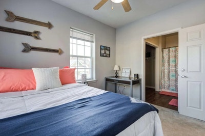 Private Bed/Bath, 4 person Cottage, Furnished Main Photo