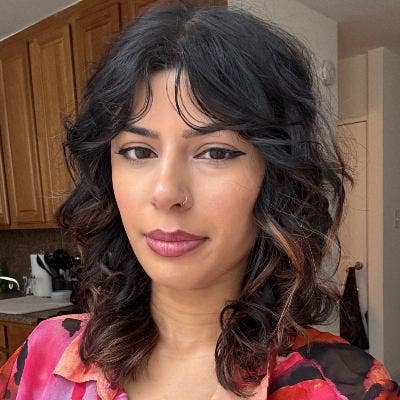 I am a professional female aged 25. I am avai... Main Photo