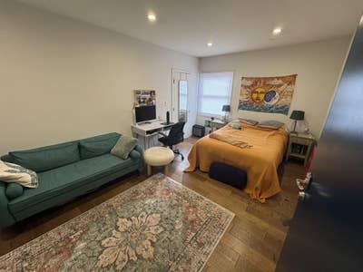 Private Room & Bathroom  Main Photo