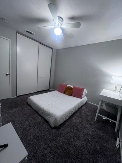 Room for rent  Main Photo