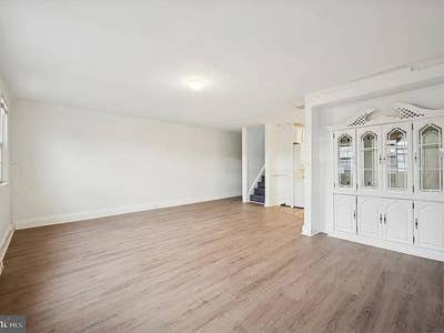 Bi-level 2 bedrooms ~ 30% off first month  Main Photo