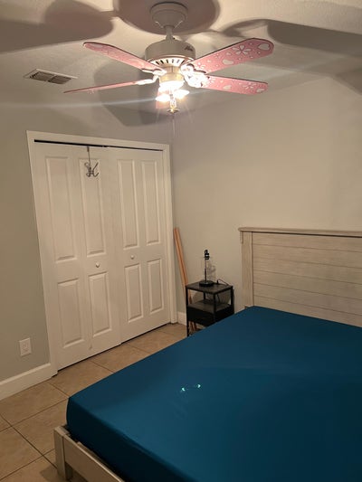 Room available for rent in a well maintained home Main Photo